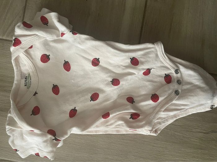 Body rose pale fraise kiabi 3 mois - photo numéro 4
