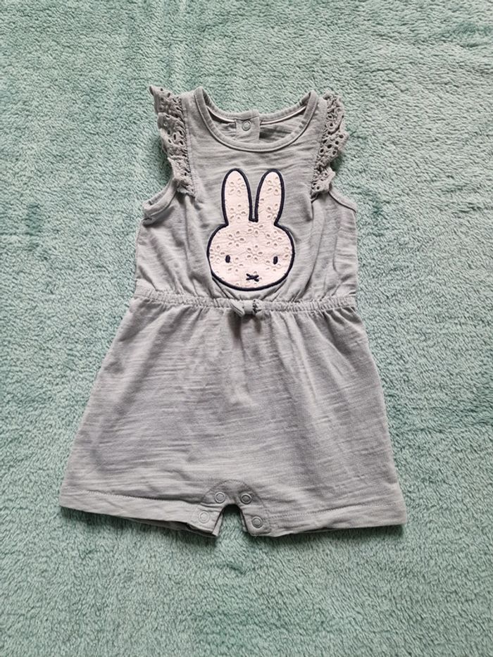 Très jolie combi short 62 cm