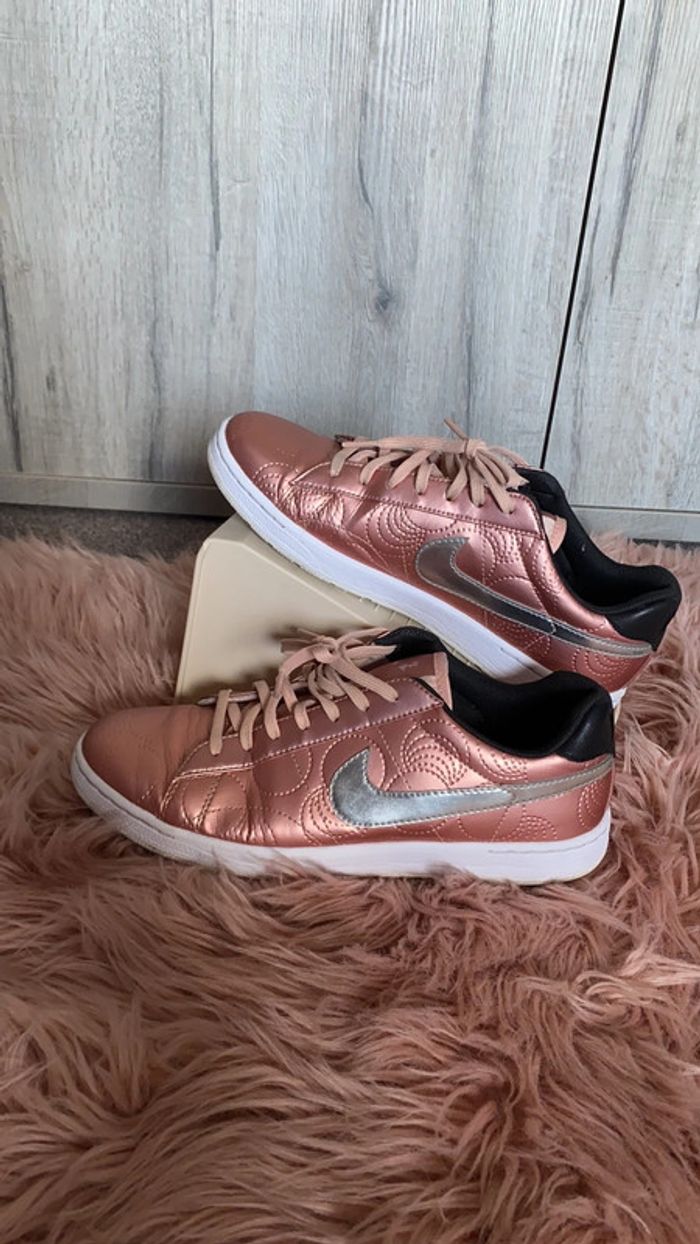 NIke Tennis Classic Metallic rose gold 🌸 Pt 40
