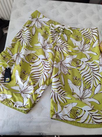 Short de bain fleuri