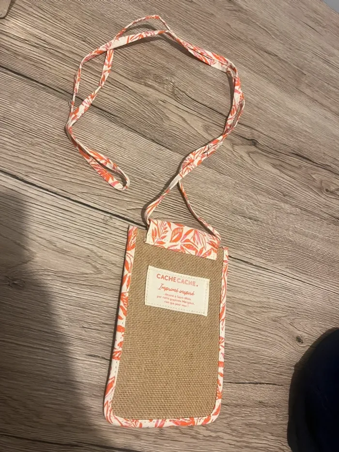 Petite pochette avec bandoulière