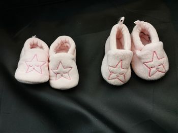 2 paires de chaussons étoiles 0/3mois