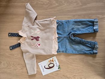 ensemble salopette et pull taille 6 mois