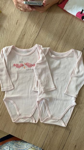 Lot de 2 bodies, 9 mois