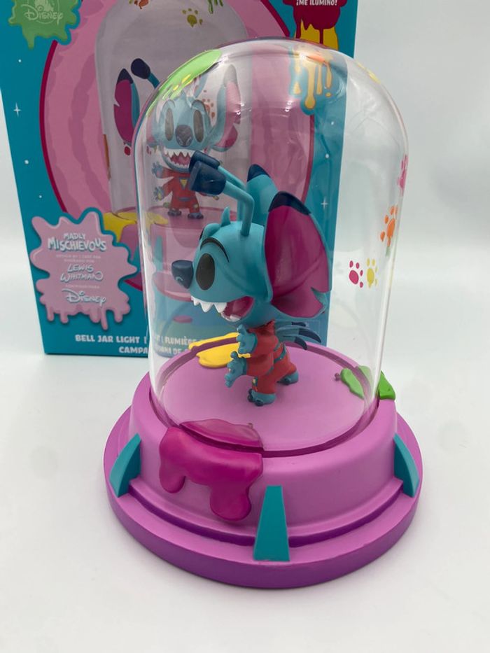 Figurine Disney Stitch Madly Mischievous par Lewis Whitman / Lumineuse / Dôme en verre - photo numéro 5