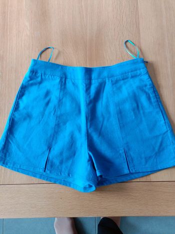 Short bleu