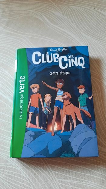 Livre  - Le club des cinq contre attaque