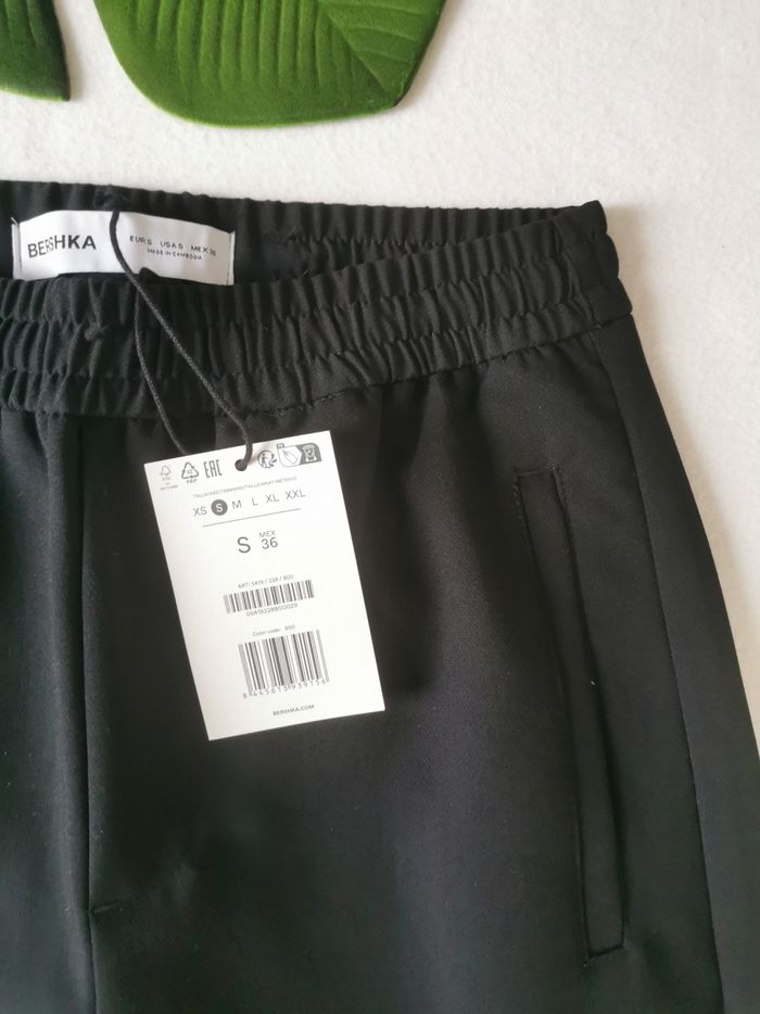 Pantalon carotte tailleur noir Bershka Taille S - photo numéro 2
