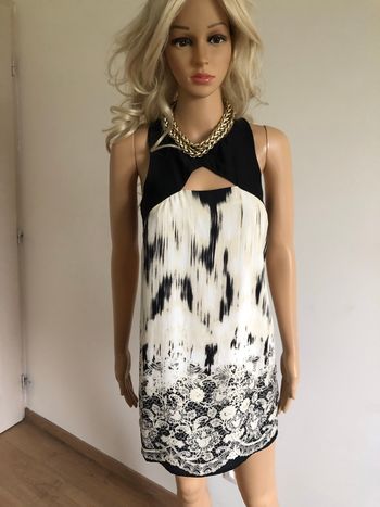 Robe noire et écrue sans manches Silence Noise taille XS jamais portée