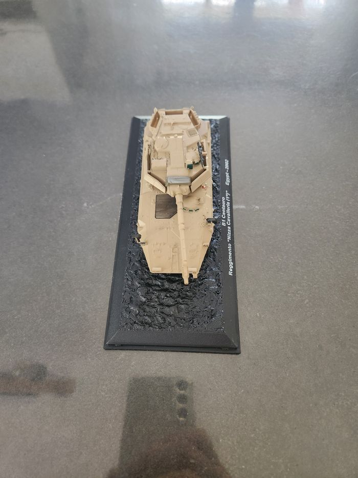 Véhicule de guerre miniature - photo numéro 3