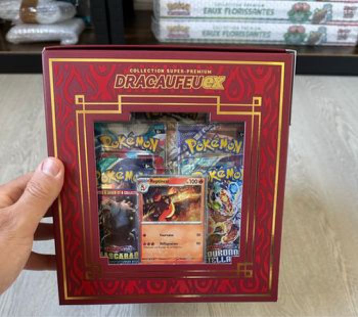 Coffret Superpremium Figurine Dracaufeu - photo numéro 2