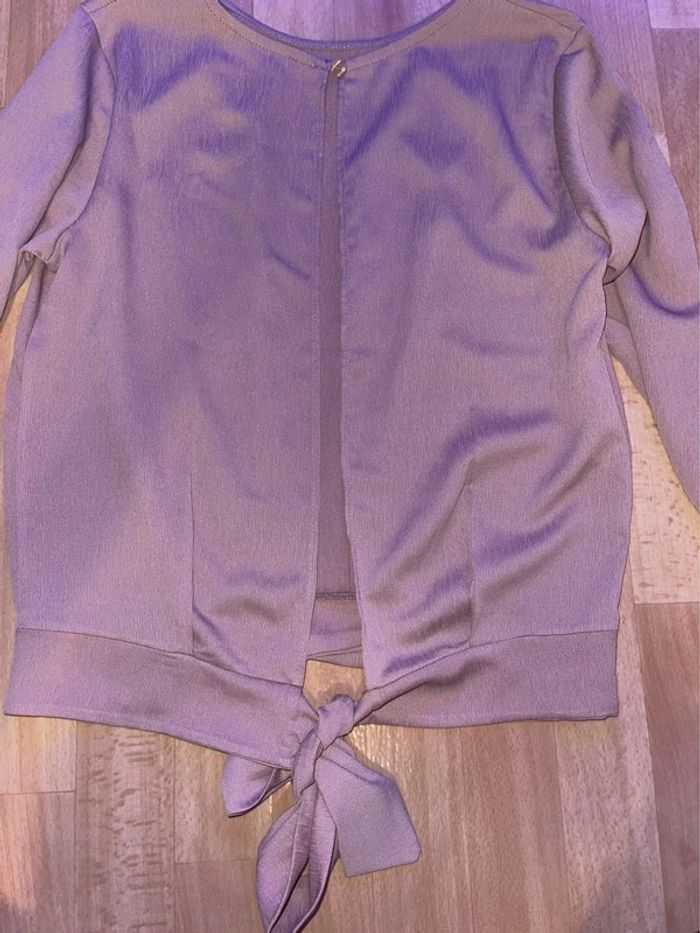 Blouse ouverte dans le dos - photo numéro 2