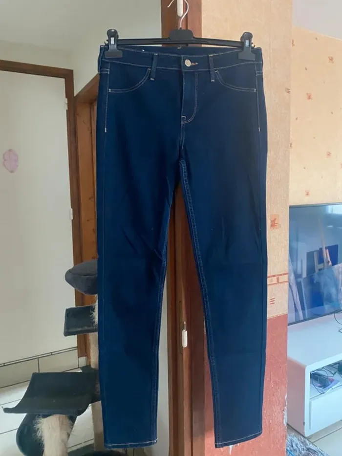 Jean H&M Femme Taille 38 – Neuf, Style Élégant et Confortable - photo numéro 2