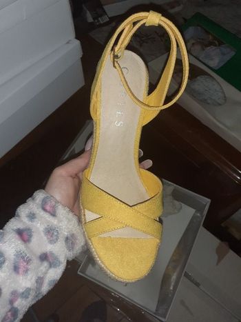 Chaussure compensées jaune moutarde