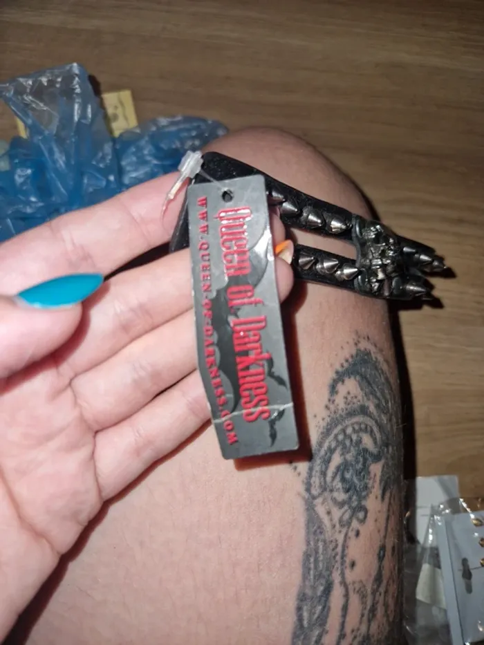 Bracelet avec pique et tête de mort - photo numéro 4