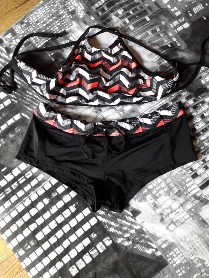 Maillot de bain taille 10 12 ans