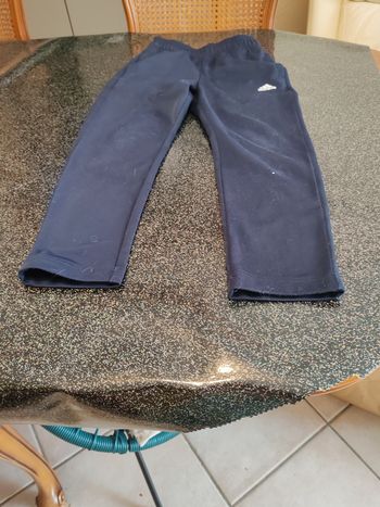 Pantalon adidas  7 ans 128 cm.