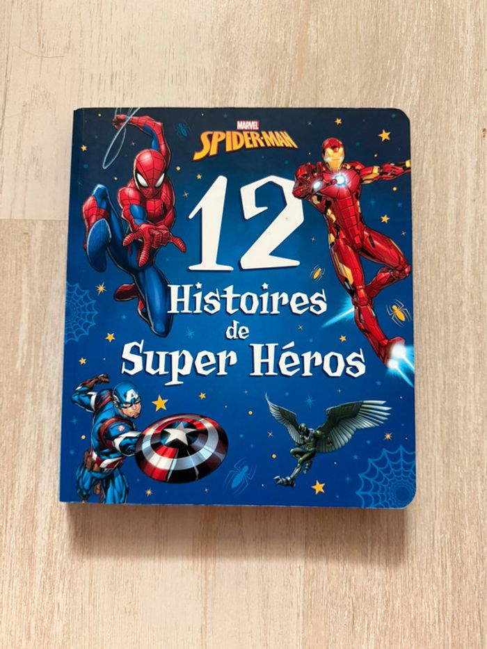Livre 12 histoires de super-héros, thème Spider-Man Hachette Jeunesse