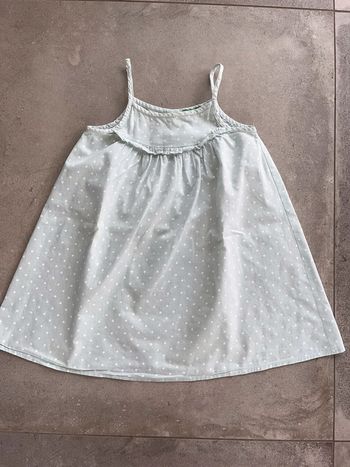 Robe benetton 4 / 5 ans tbe