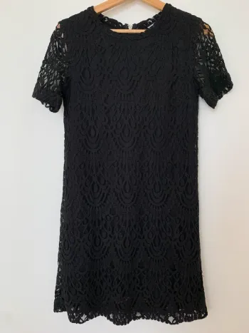 Robe en dentelle noire