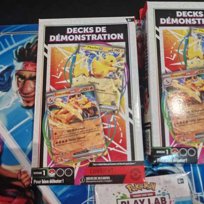 ⚡ Lot Pokémon – 2 Decks de Démonstration + 2 Pins Play Lab – NEUFS / COMME NEUF ⚡ - photo numéro 4