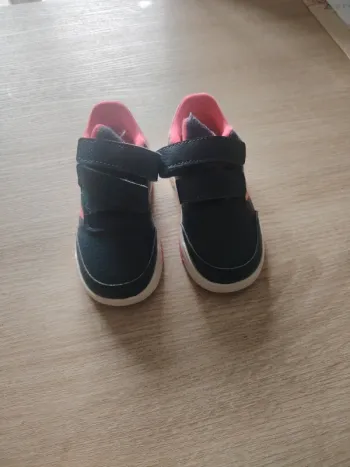 Baskets Adidas fille T23