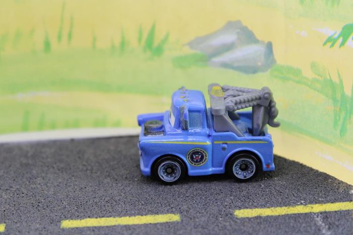 Disney Pixar cars min racer Martin version président - photo numéro 2