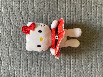peluche Hello Kitty Sanrio avec sa jolie robe à pois 🎀