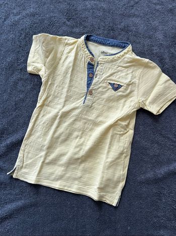 Haut jaune avec boutons