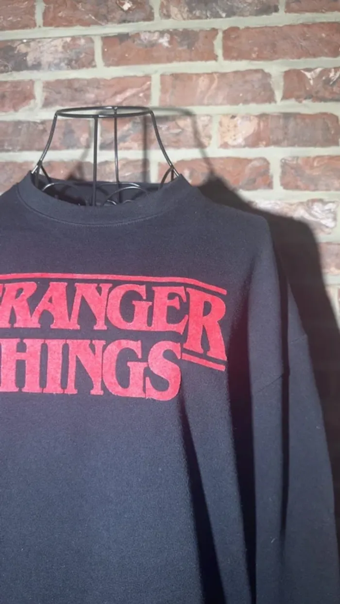 Sweat Stranger Things noir et rpuge Taille S / 36 - photo numéro 3