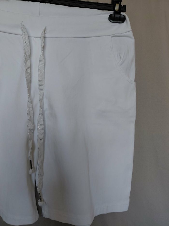 Très beau short blanc femme T U - photo numéro 3