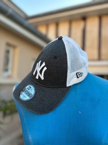 Casquette New Era - gris/blanc - ajustable - en bon état