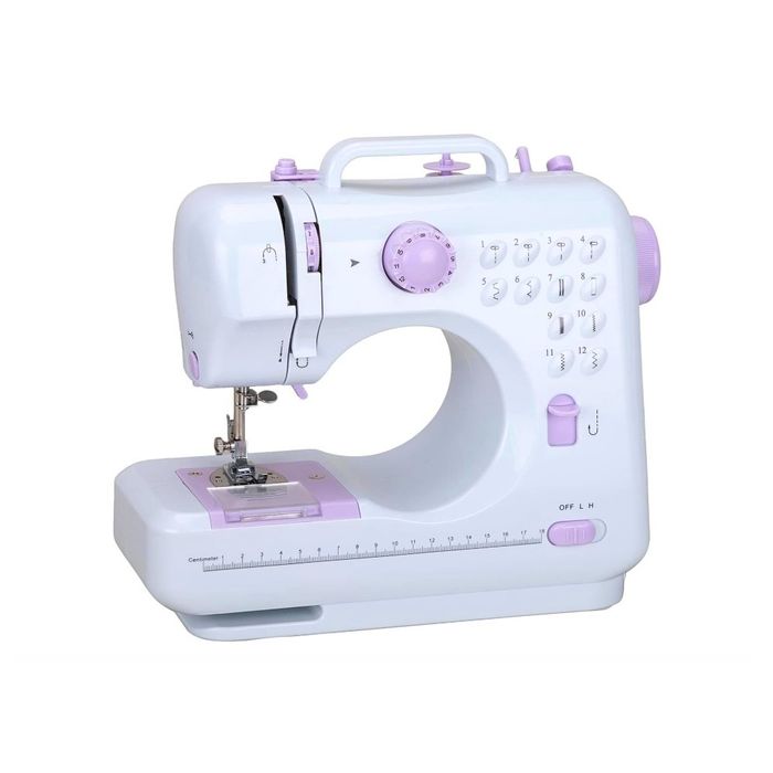 Machine à coudre neuve, jamais utilisée, dans son carton Largeur 27,5 cm x hauteur 26 cm x profondeu