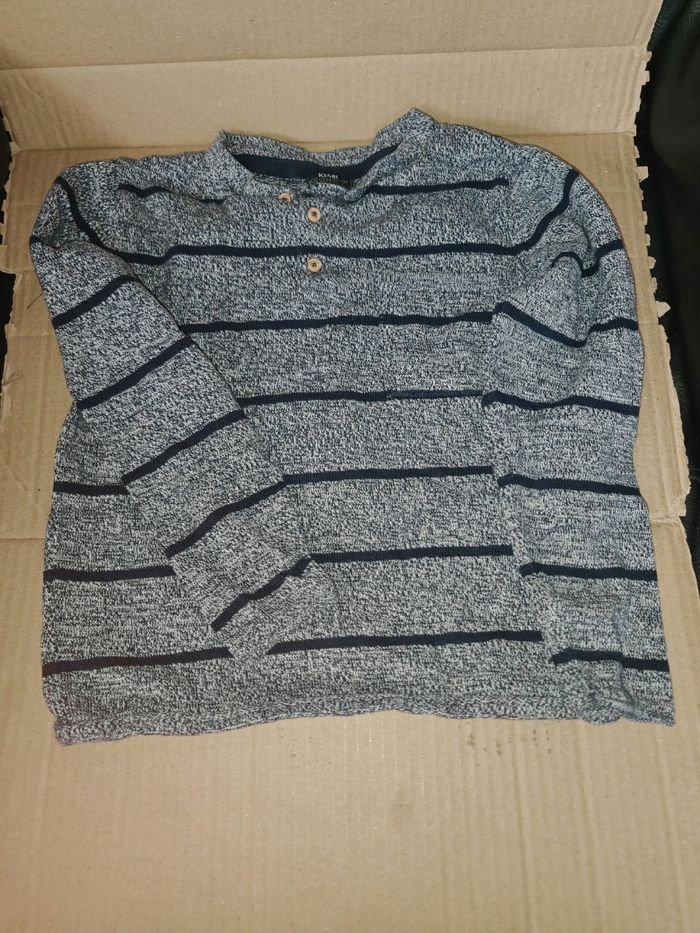 Polo gris à rayures