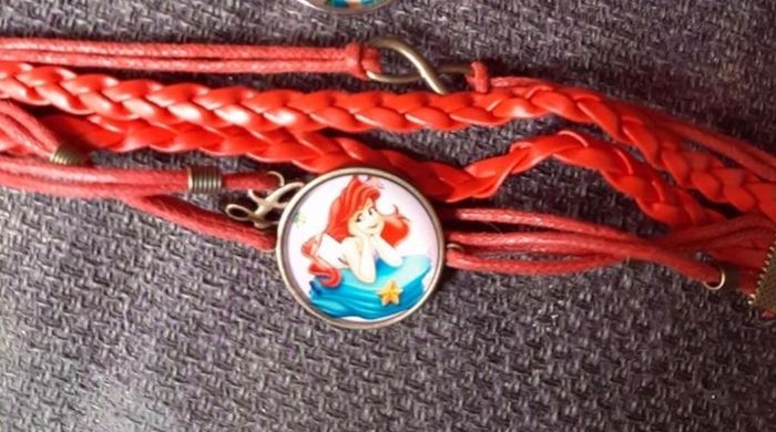 Bracelet rouge disney ariel
