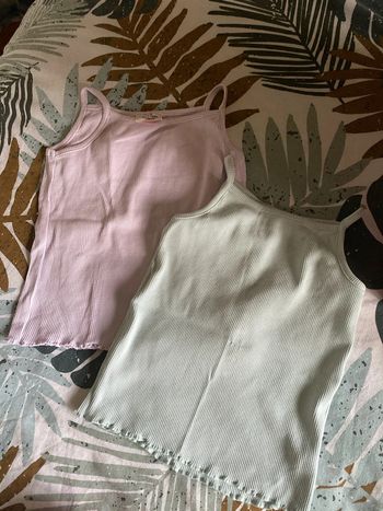 Lot de deux débardeurs tape à l’œil 2 ans