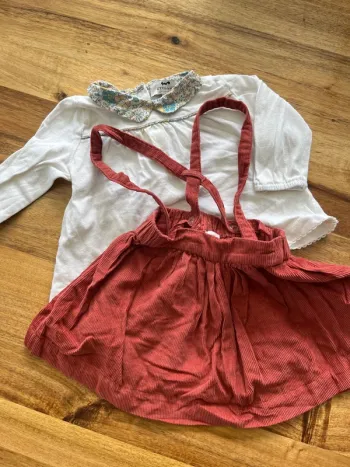 Ensemble t-shirt et jupe à bretelle