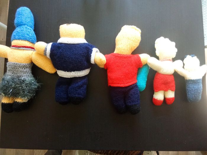Poupées tricotées faites main inspirées des Simpson - photo numéro 6