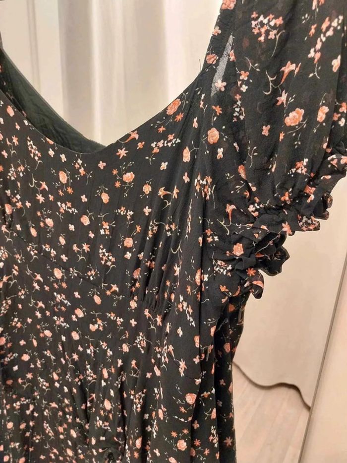 Robe fluide noire avec petites fleurs T42/44 - photo numéro 3