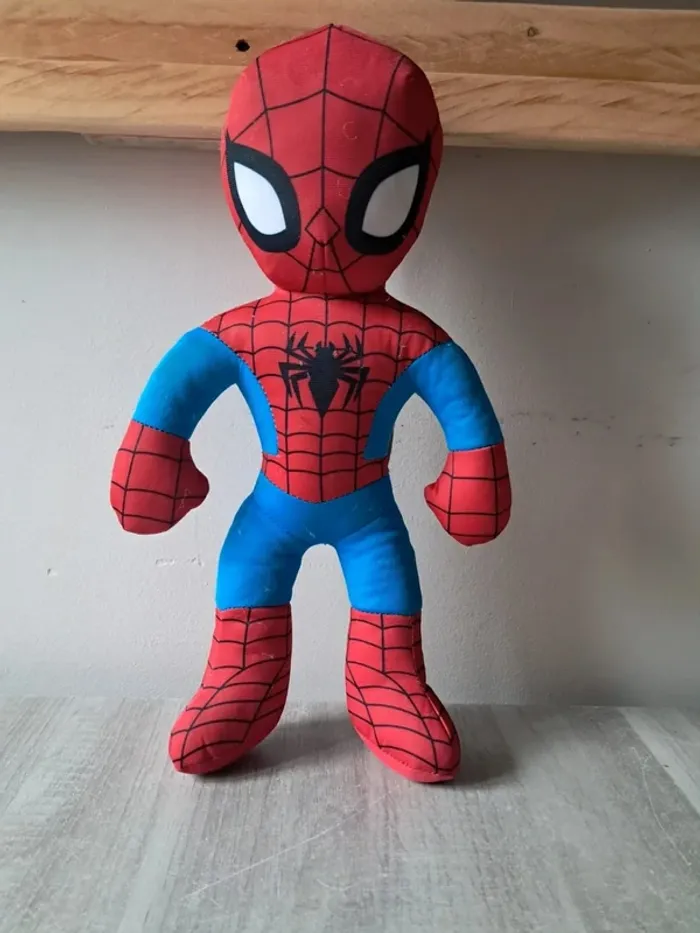 Peluche spider man marvel