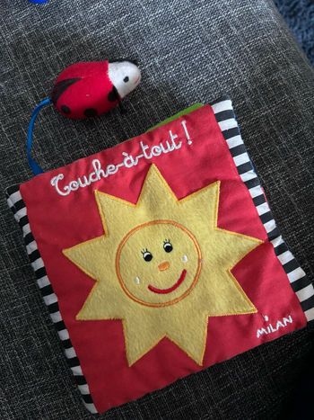 Livre tissu bébé touche à tout