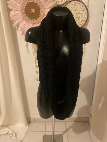 Écharpe noir tout de coup d hiver