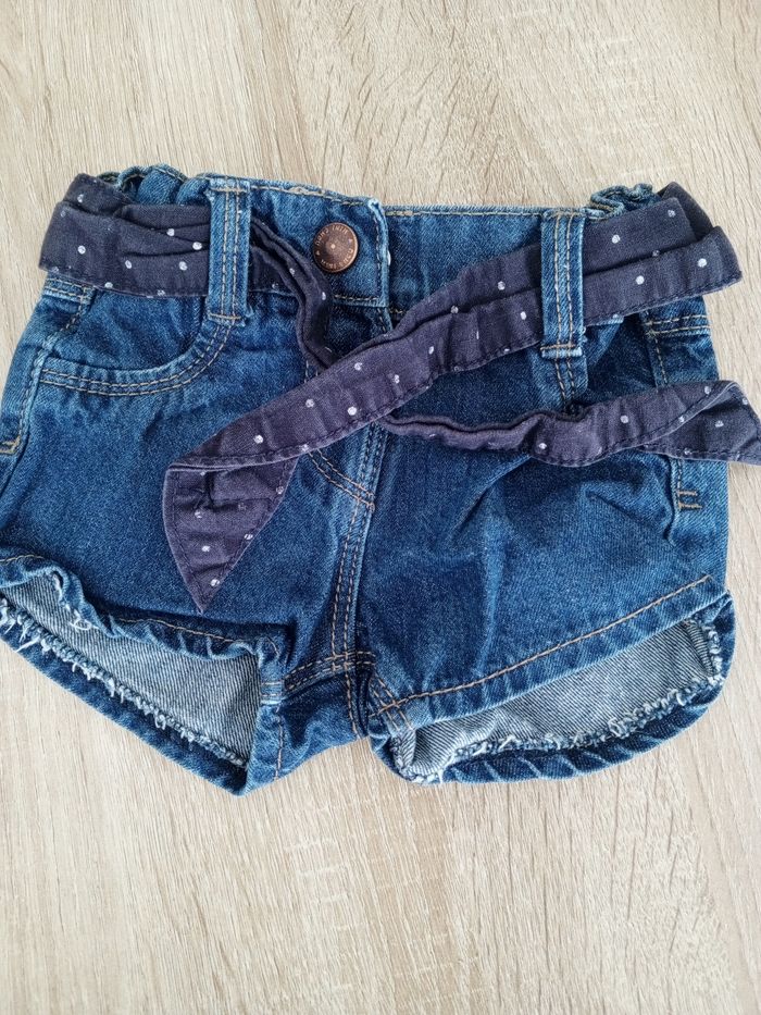 Short fille
