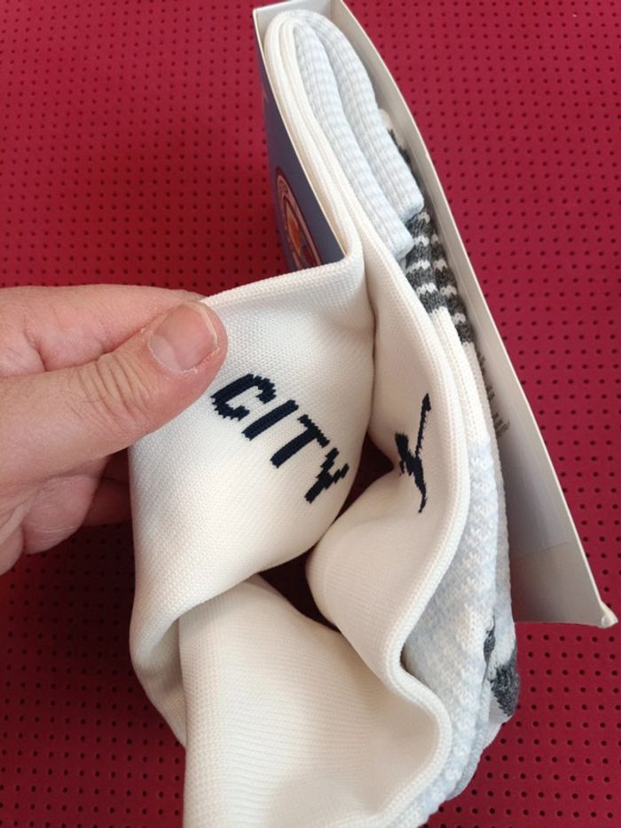 Chaussettes de foot Manchester City, Puma Authentique Officiel taille 35/38, Neuf - photo numéro 3