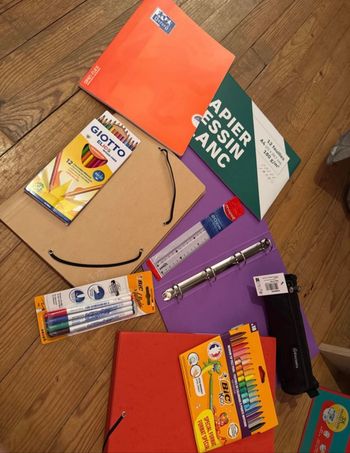 Lot fournitures scolaires