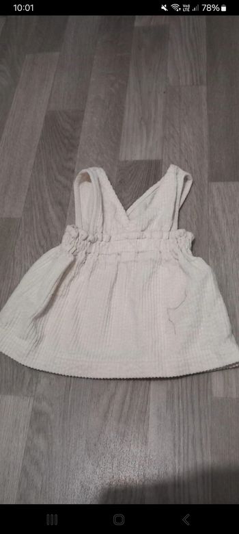 Robe  beige a bretelle taille 3 mois