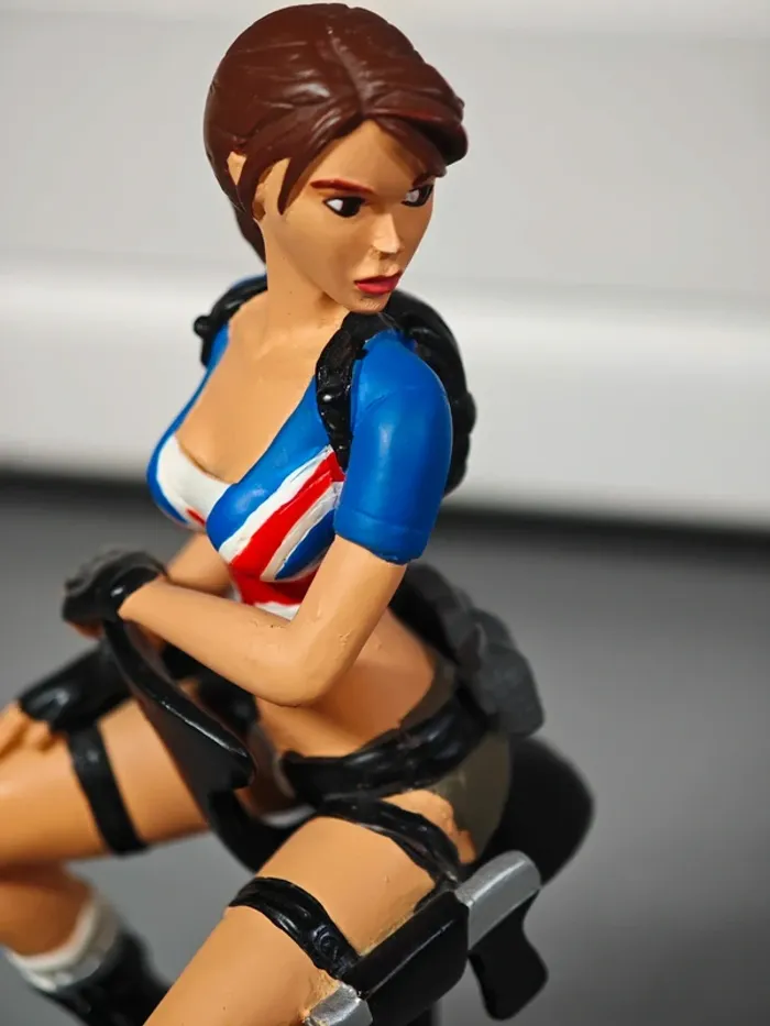 Figurine Tomb Raider Legend : Lara Croft Angleterre 12cm Core Design - photo numéro 7