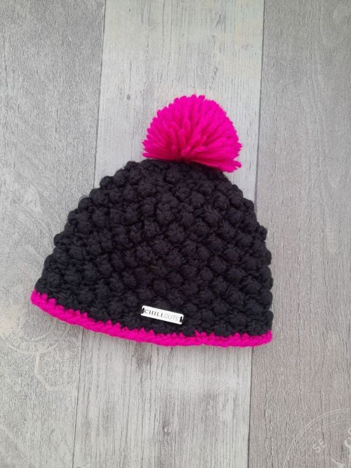 Bonnet noir à pompon rose fuchsia - Chillouts