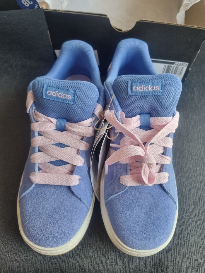 Baskets Adidas neuves - photo numéro 3