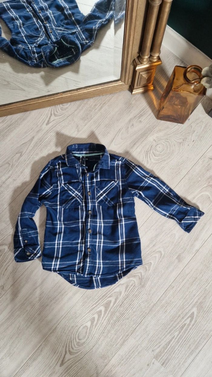 Chemise à carreaux bleu foncé et blanc Kiabi 🏔 4 ans